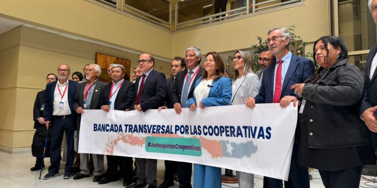Diputados forman bancada transversal para promover el modelo empresarial cooperativo chileno