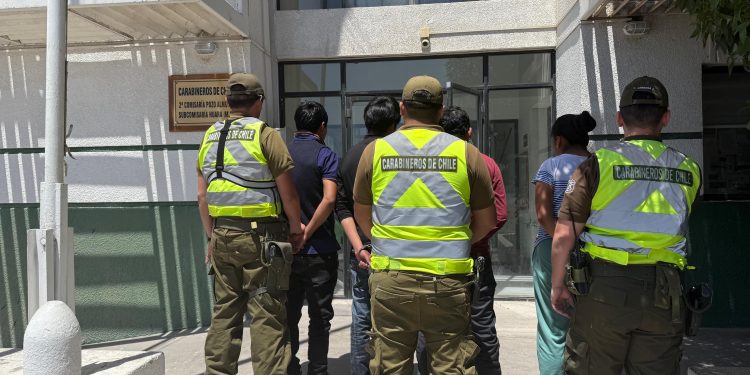 Carabineros de Huara detuvieron a cuatro individuos por contrabando