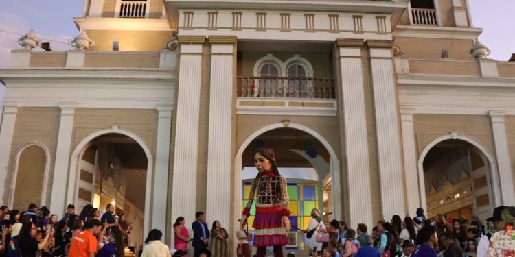Muñeca “Amal” deslumbra a miles de personas en su esperada visita a Pica