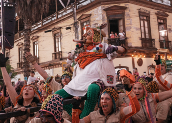15 mil espectadores en inicio del Festival Internacional Iquique a Mil 2025 / Teck y Fundación Teatro a Mil
