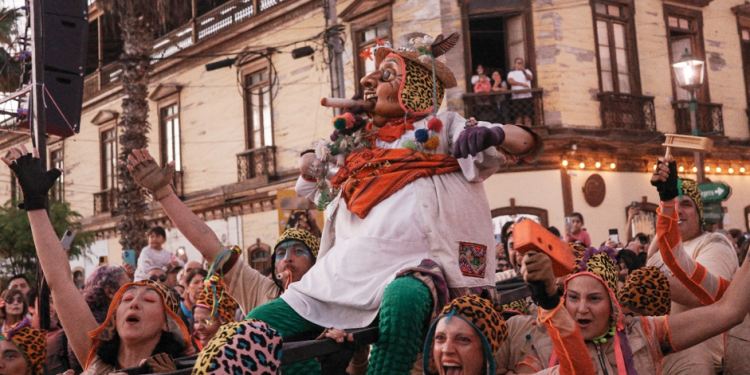 15 mil espectadores en inicio del Festival Internacional Iquique a Mil 2025 / Teck y Fundación Teatro a Mil