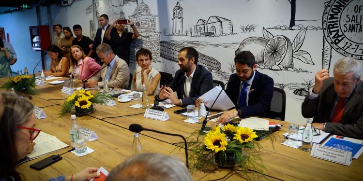 Con presencia de cinco ministerios se celebra en Iquique segunda Comisión del Alto Nivel por el Corredor Bioceánico