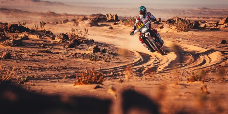 Nacho Cornejo culmina sexto en la Etapa 9 del Dakar 2025 y se prepara para enfrentar las últimas tres jornadas en las dunas