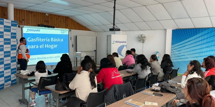 Vecinos de Arica y Tarapacá se capacitaron en gasfitería a través de Aguas del Altiplano