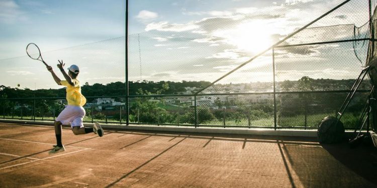 En 2025 se espera superar los US$10 millones en reservas: El tenis retoma protagonismo en Chile y convive con el pádel