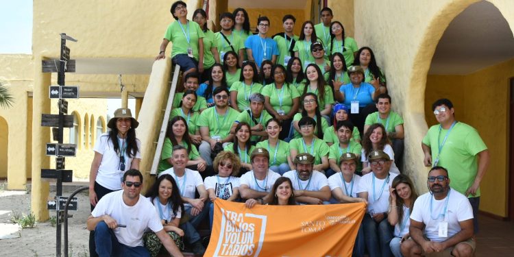 Estudiantes de Iquique se sumaron a voluntariado en Tongoy