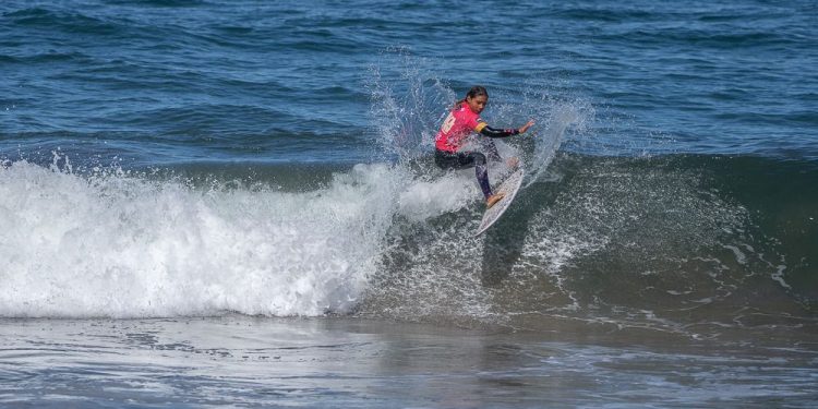 Iquiqueña de 14 años y rider de Rapa Nui se quedaron con el triunfo del Maui And Sons Reñaca Surf Pro