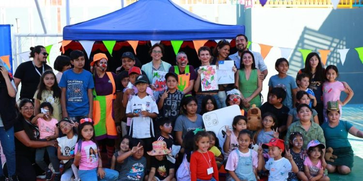 Programa Comunidad Crece: Ministra Tohá y Subsecretaria Leitao participan en jornada recreativa con niños y niñas de Alto Hospicio