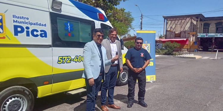 Comuna de Pica recibe moderna ambulancia para mejorar su atención en emergencias