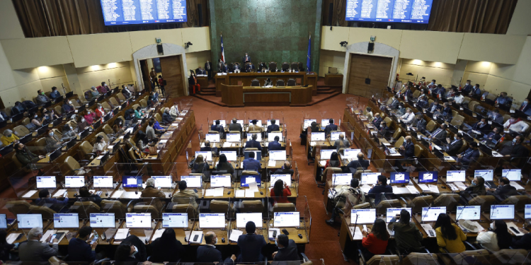 Encuesta Cadem: Apoyo a que el Congreso apruebe la reforma de pensiones cae 8pts a 60% y 33% cree que hay que rechazarla (+4pts)