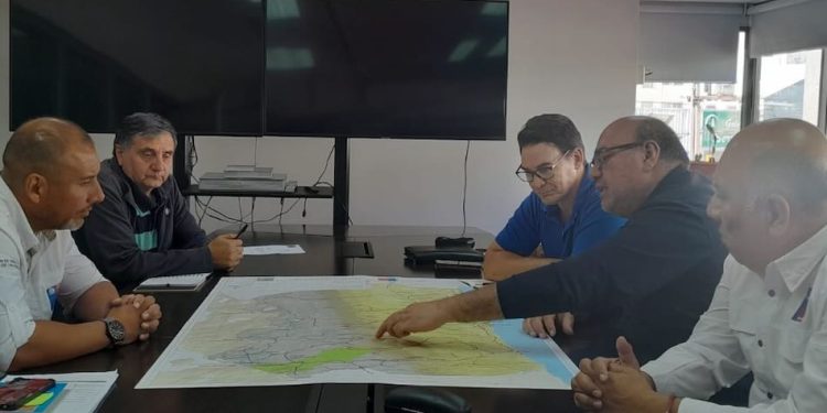 Seremi del MOP expone la cartera de proyectos viales a AREMI de Hacienda sobre Corredores Bioceánicos en Tarapacá