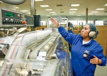 Imacec de noviembre sorprende, aunque persisten los desafíos