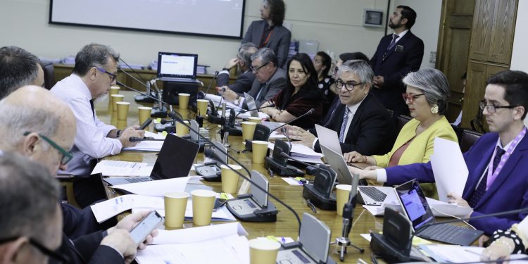 Ministro Marcel reafirma la sostenibilidad fiscal de la Reforma de Pensiones ante la Comisión de Hacienda del Senado