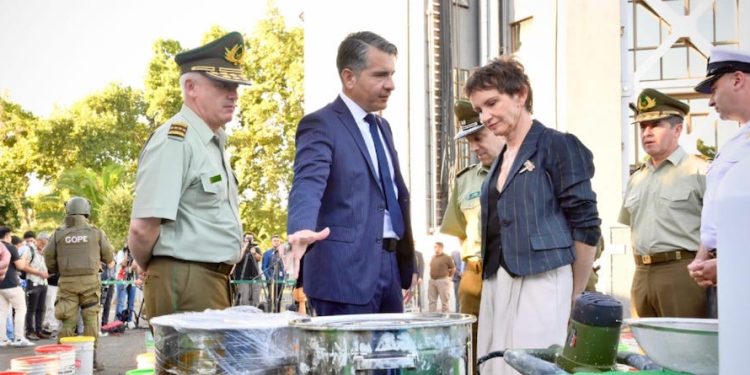 Mexicanos imputados por tráfico de metanfetaminas habían enviado a Chile una muestra de la droga oculta en un repuesto