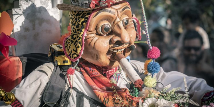 Los ritmos andinos de La Patogallina e Inti Illimani Histórico Trío abrieron los fuegos de Iquique a Mil 2025