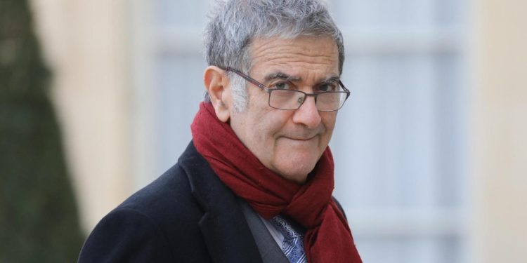 Físico ganador del Premio Nobel fue asaltado en el centro de Santiago