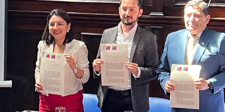 Gobierno traspasó administración del Palacio Astoreca a la Unap