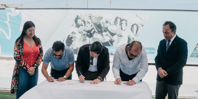 En Los Verdes: Entregan terreno para construir recinto deportivo dirigido a niños y jóvenes