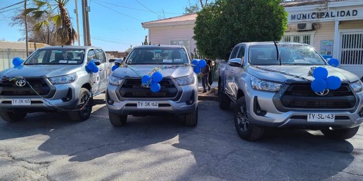 Huara fortalece flota vehicular en su comuna con seis nuevas camionetas 4×4