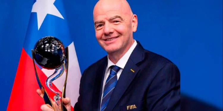 «Un país loco de fútbol»: Presidente de la FIFA presenta la copa del Mundial Sub 20 Chile 2025