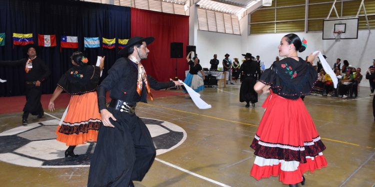 Cinco países que participan en versión 11 de “Nuestras Raíces” visitaron CP de Hospicio