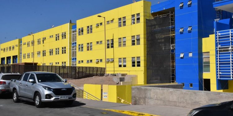 Investigan muerte de dos reos en cárcel de Alto Hospicio / Otro está en la UCI