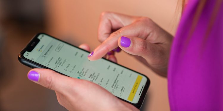 Récord histórico: los chilenos pagaron un 22% de las cuentas con dispositivos móviles