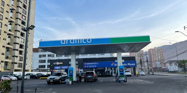 Precios de combustibles: Bencina, baja; y diesel, sube