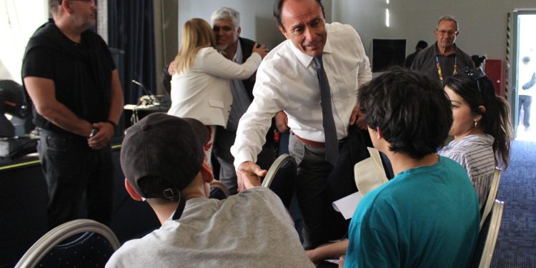 Jóvenes en proceso de reinserción dialogaron con ministro del Deporte en Iquique