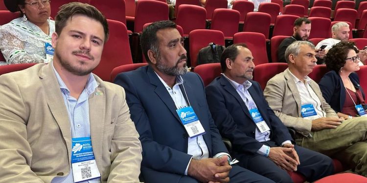 Municipalidad de Iquique promueve la ciudad y plantea desafíos en foro internacional sobre corredores bioceánicos