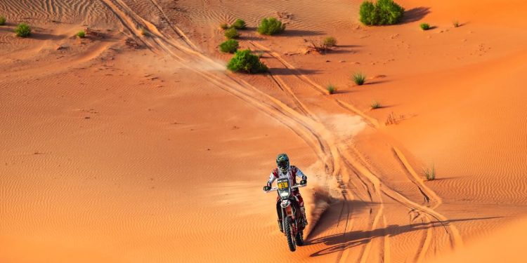 Nacho Cornejo logra el tercer lugar en la Etapa 4 del Abu Dhabi Desert Challenge y sigue en la pelea