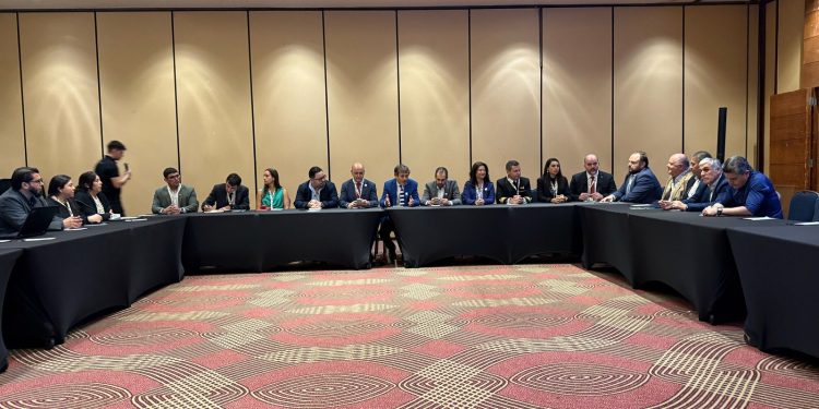 Pescadores artesanales celebran aumento del 25% en la cuota de jurel para Chile