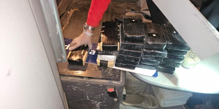 Escáner de Aduanas permite hallazgo de 59 kilos de cocaína y ketamina ocultos en vehículo que ingresaba por Ollagüe