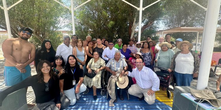 Personas mayores de Huara participan en talleres de hidroterapia por tercer año consecutivo