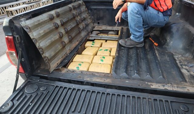 Escáner de Aduanas en El Loa detectó camioneta con doble fondo: Ocultaba más de 46 kilos de marihuana