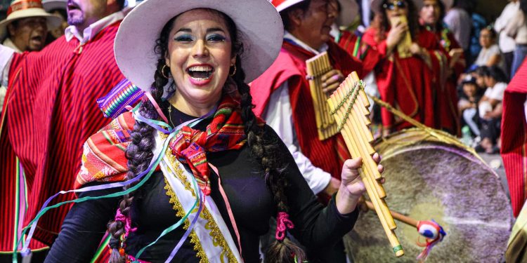 Carnaval de la Integración “Jallalla Festejañani”: Gran fiesta de Iquique convocó a 30 mil personas en avenida Prat