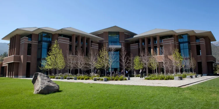 Con test menos invasivo: Científicos chilenos dan un paso más en la detección temprana del Alzheimer