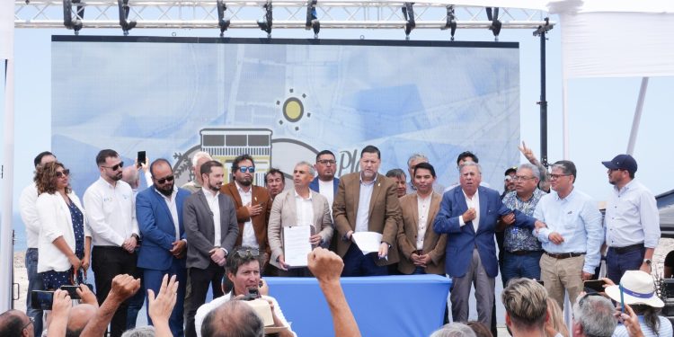 Alcalde Mauricio Soria firmó decreto que promulga nuevo Plan Regulador Comunal de Iquique