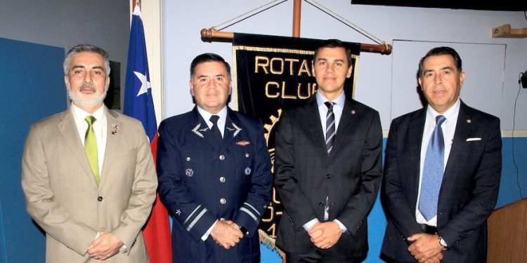 Homenaje del Rotary Club Iquique al 95 Aniversario de la Fuerza Aérea