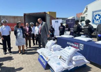 Fiscalía de Arica, Aduanas, PDI y Armada logran histórica incautación de 146 toneladas de precursores químicos en los puertos de Arica e Iquique