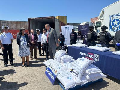 Fiscalía de Arica, Aduanas, PDI y Armada logran histórica incautación de 146 toneladas de precursores químicos en los puertos de Arica e Iquique