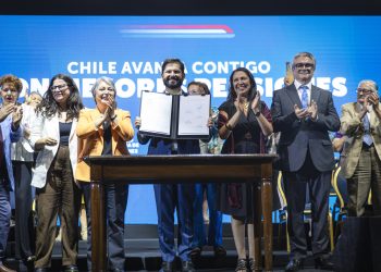 Presidente Boric y Ministros Jara y Marcel firmaron el decreto que promulga la reforma previsional: Subirá pensiones futuras y actuales mediante un Seguro Social