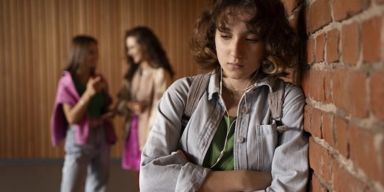“Adolescencia”: Una Miniserie que Aborda la Salud Mental Juvenil en la Era Contemporánea