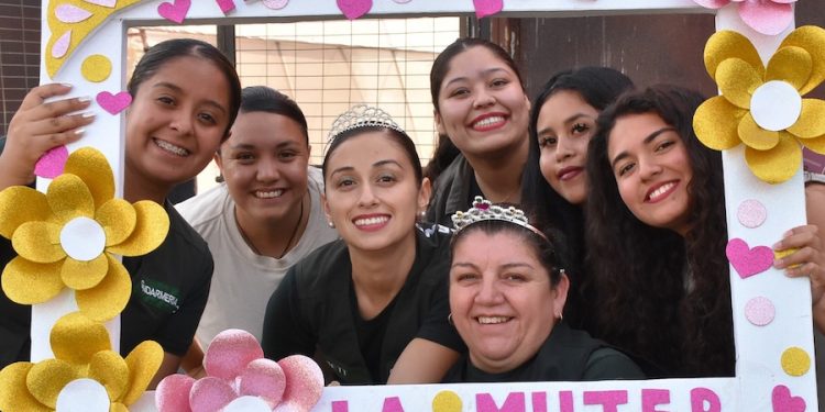 Funcionarios de Gendarmería resaltaron labor de la mujer en su día internacional