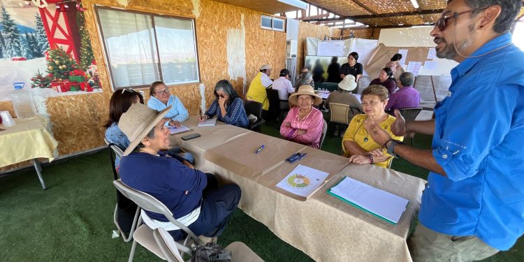 Agricultores de Pica se capacitan en gestión predial para fortalecer agricultura sostenible