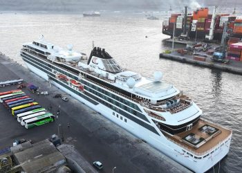 Puerto de Iquique recibe al crucero Viking Octantis
