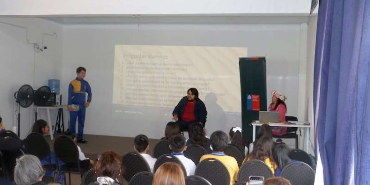 Establecimientos educacionales de Iquique y Alto Hospicio podrán postular al programa “Diálogos en movimiento”