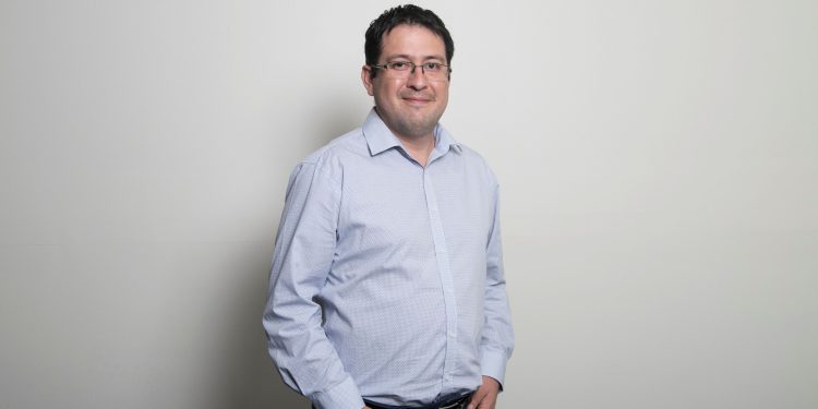 Psicólogo advierte cómo el cambio de horario afecta nuestra salud mental y qué hacer para minimizar su impacto