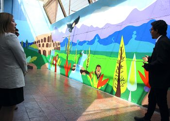 Jóvenes en reinserción crean colorido mural en Centro de Internación de Iquique
