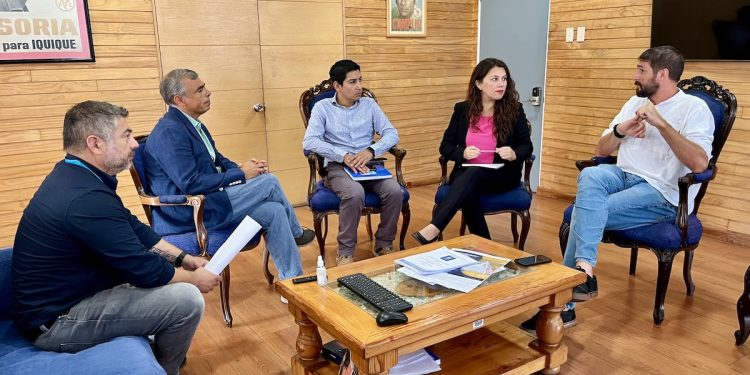 Autoridades se reúnen para impulsar parque fotovoltaico en Iquique